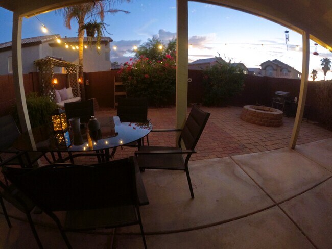 Foto del edificio - 3719 E Inverness Ave