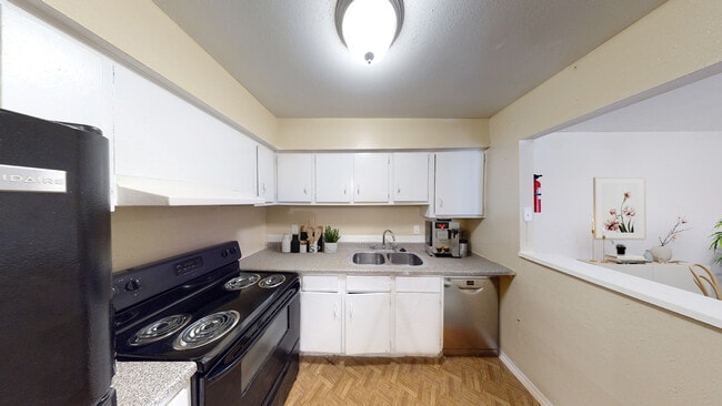 Building Photo - Raghu Apartments In Spring Branch