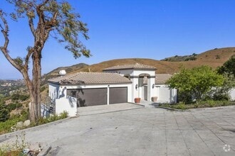 Building Photo - 40 Saddlebow Rd