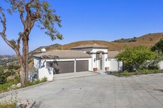 Building Photo - 40 Saddlebow Rd