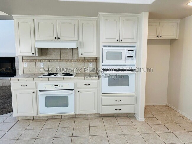 Building Photo - 1648 Camino Ln
