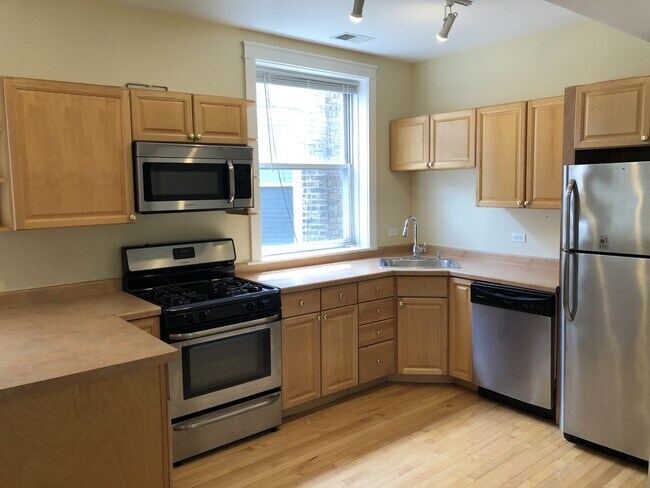 Building Photo - 2100 W Giddings St