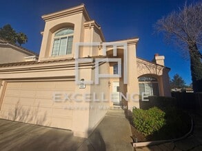 Building Photo - 498 Vía Sorrento