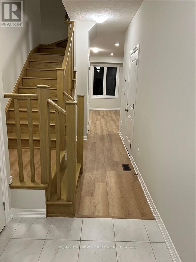 Building Photo - 5 Genoa Dr