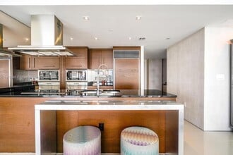 Building Photo - 495 Brickell Ave