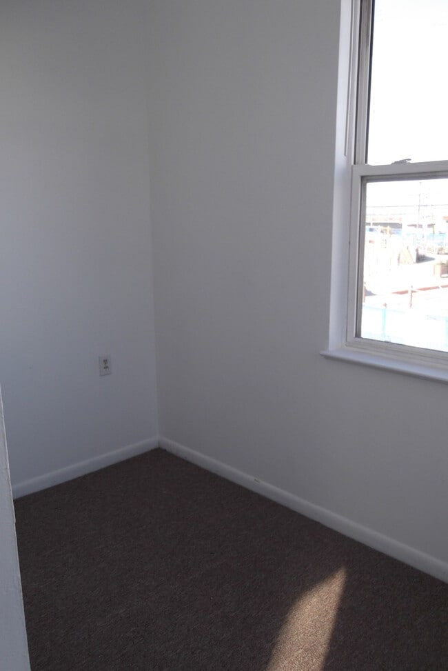 studio - 32 Bay Ave
