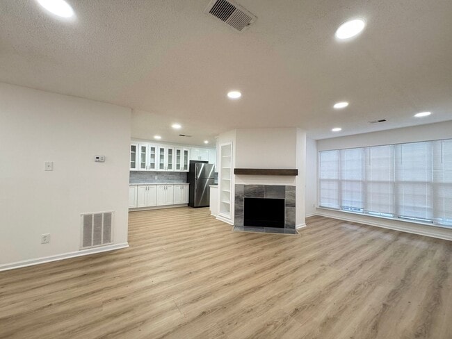 Photo - Bright And Cozy 3 Bed 2 Bath Condo In Vibrant Heights On Penderbrook