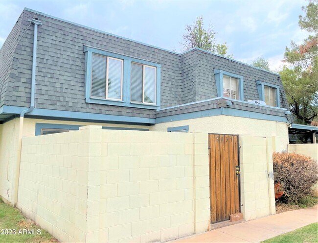 Building Photo - 8037 N 32nd Ln