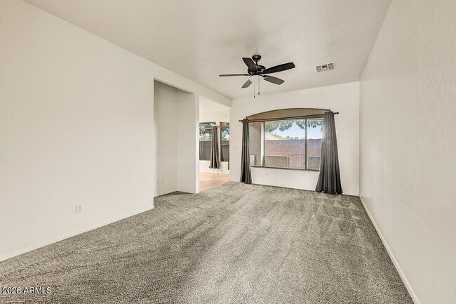 Building Photo - 2600 E Springfield Pl