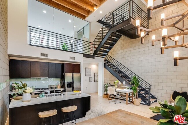 Foto del edificio - 3450 Cahuenga Blvd