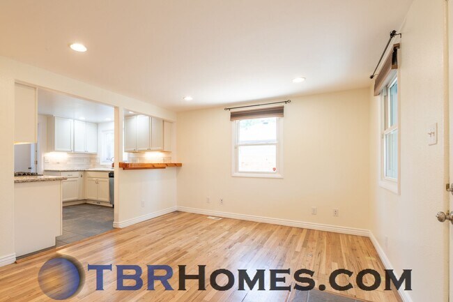 Building Photo - 6929 Reno Dr
