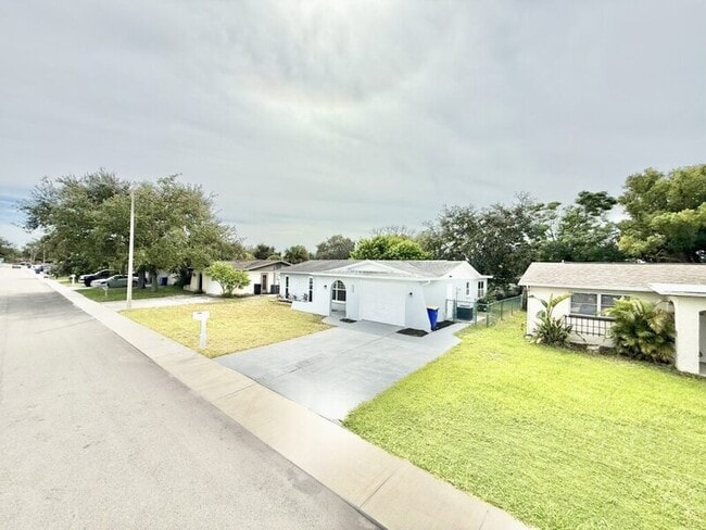 Building Photo - 3250 Coldwell Dr