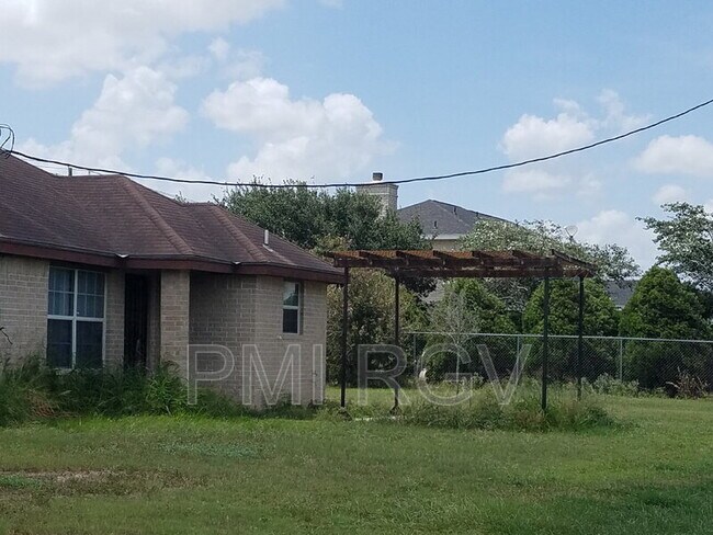 Foto del edificio - 8314 N Val Verde Rd