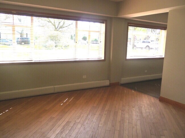Foto del edificio - 2710 W Summerdale Ave