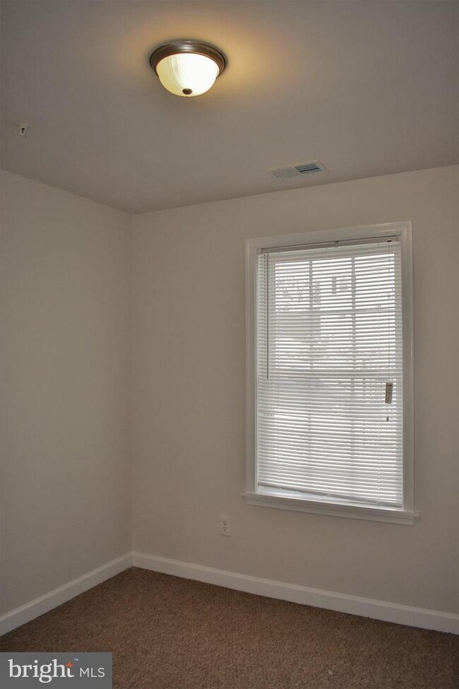 Building Photo - 2504 Kent Village Dr