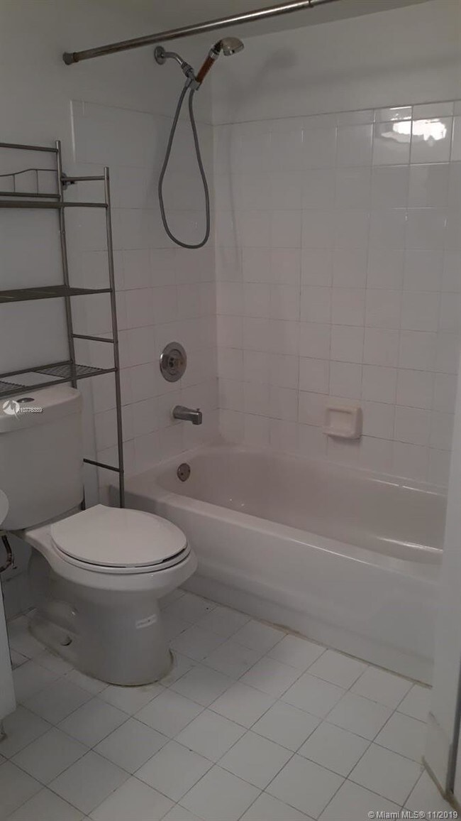 Foto del edificio - 460 S Park Rd