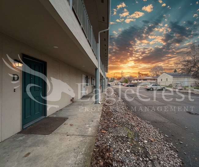 Building Photo - 17/19 S. Roosevelt