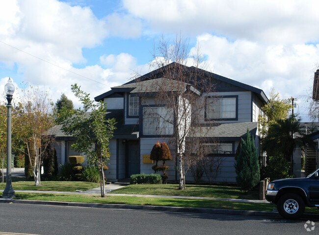 Foto del edificio - 10622-10628 Oak St