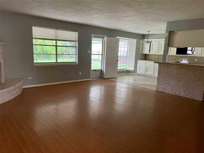 Foto del edificio - 15803 Baytree Dr