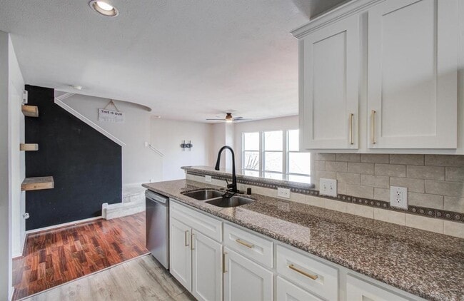 Building Photo - 2631 Woodridge Manor Dr