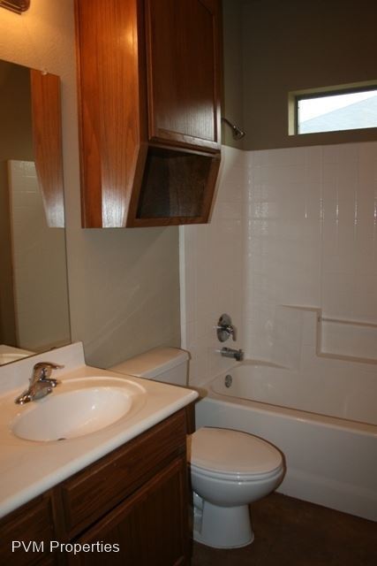 Building Photo - 3 br, 2 bath Apartment - 3156 Breton
