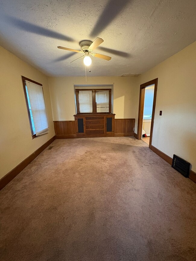 Building Photo - 1380 Berdan Ave