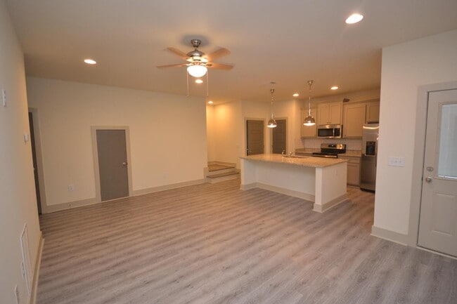 Building Photo - 3925 Overbrook Dr