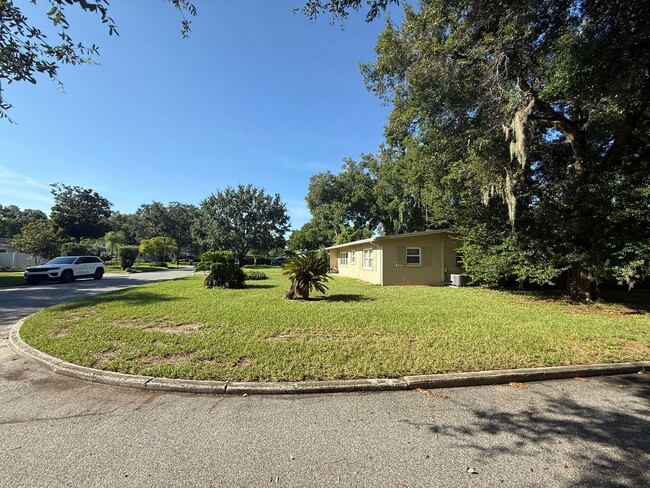Photo - Cute 2/1.5 Quaint Bungalow with Single Garage in Winter Park right off Lee Road! House