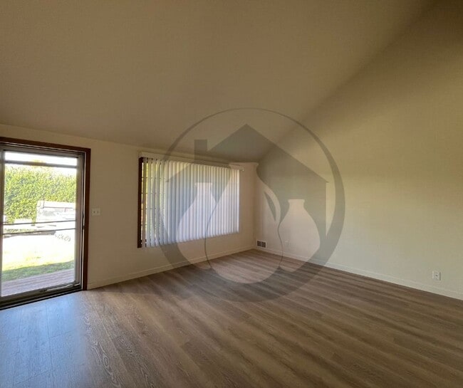 Foto del edificio - 47th Triplex #2025-1768