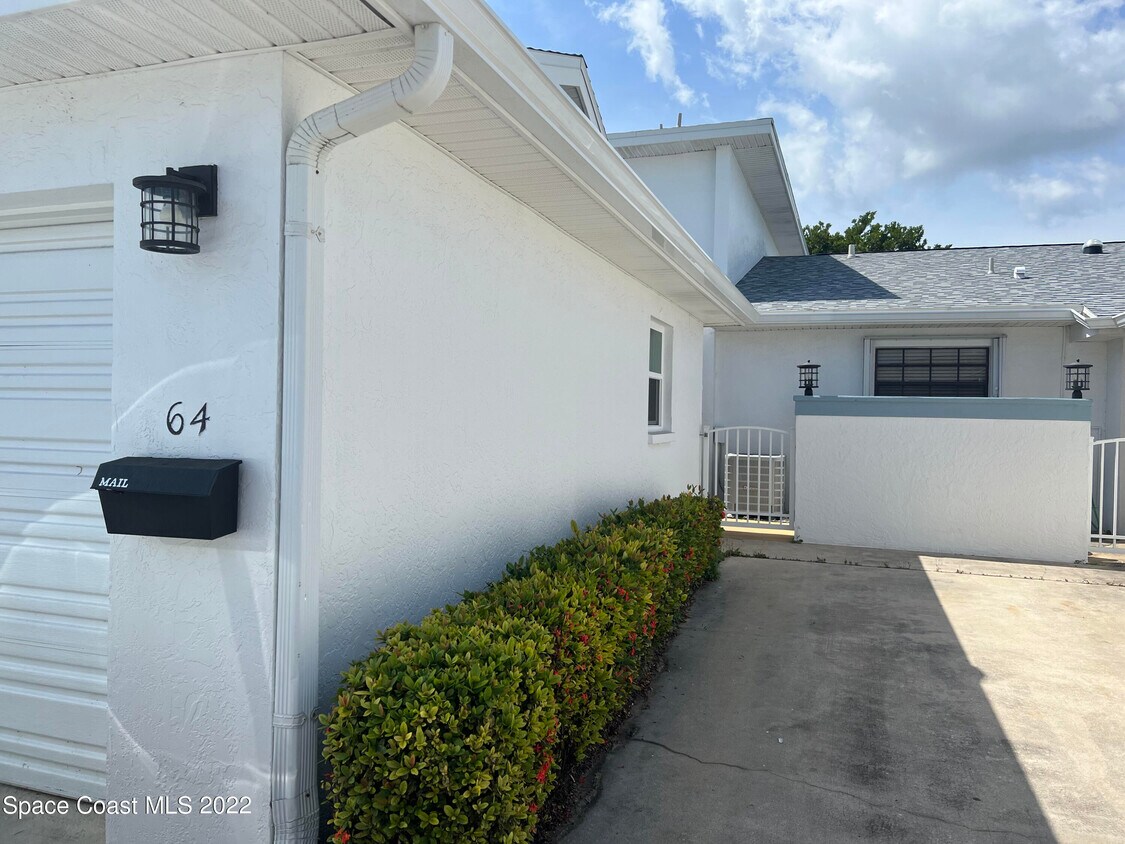 335 Paradise Blvd, Indialantic, FL 32903 Townhome Rentals in