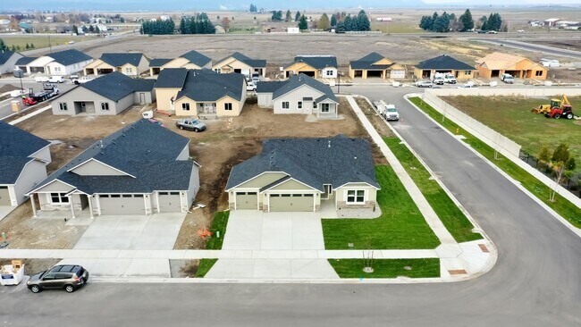 Foto del edificio - 3 Bedroom home with 3 Car Garage!