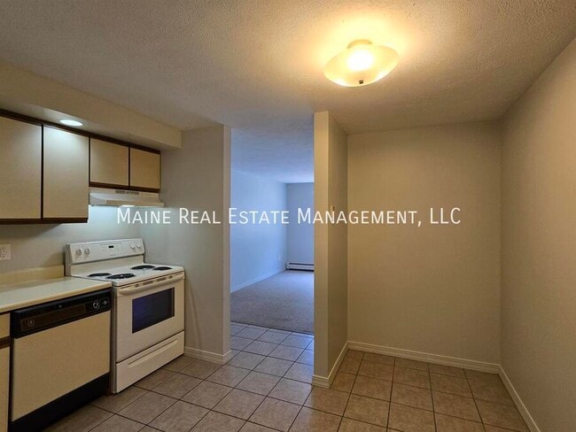 Building Photo - 20 Tall Pines Dr