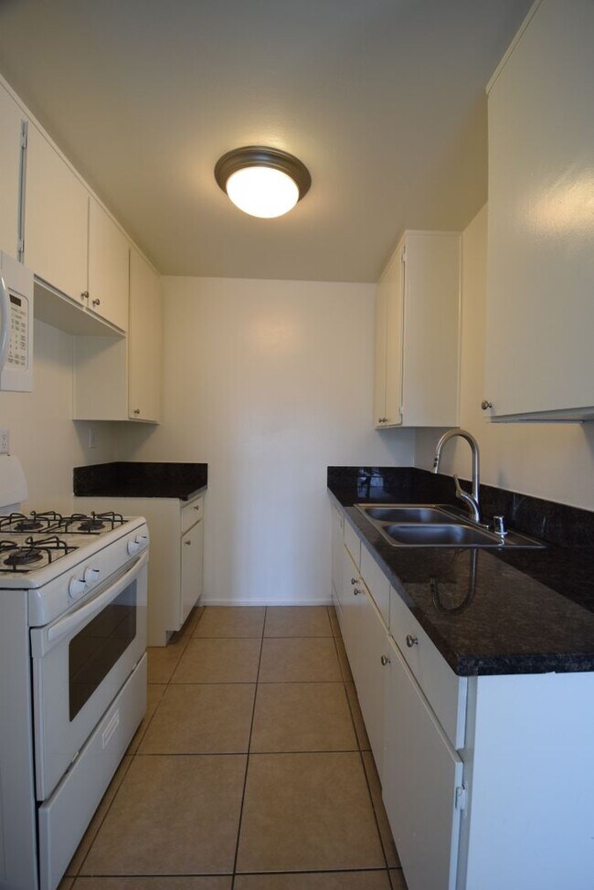 Foto del edificio - 15049 Burbank Blvd