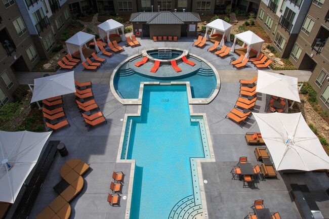 Pool/Courtyard - Cortona at Forest Park