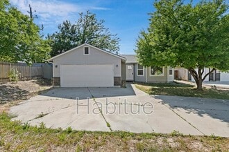 Building Photo - 2041 E Oakridge Ct