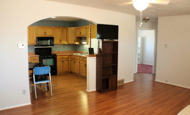 Building Photo - 4 Bed ranch home in Pueblo with Garage!