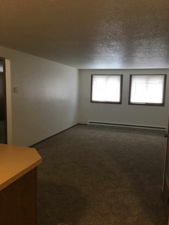 Foto del edificio - 4932 Basswood Dr