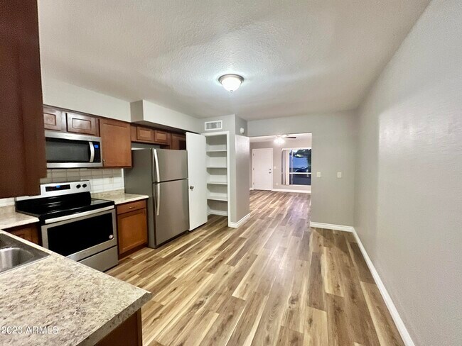 Foto del edificio - 2306 W Fremont Dr
