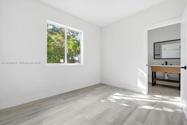 Foto del edificio - 1126 NW 28th St