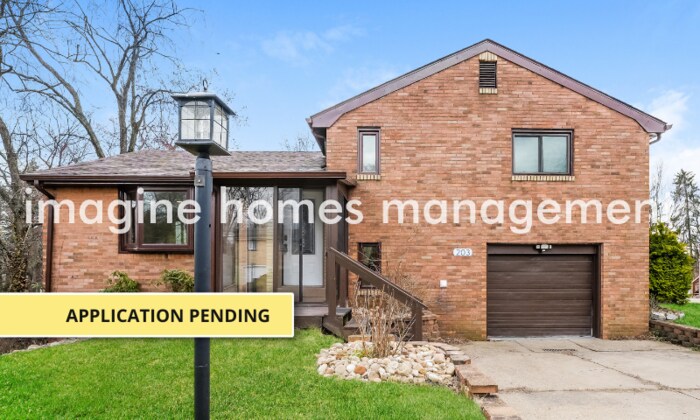 Primary Photo - Gorgeous 3 Bedroom Home in North Hills Sch...
