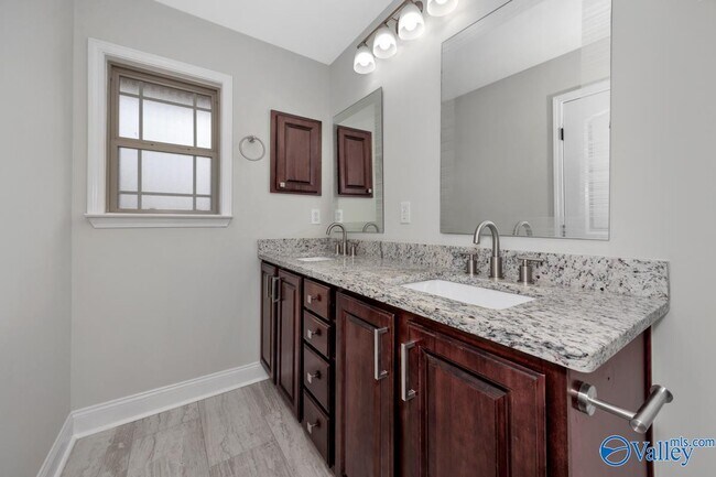 Foto del edificio - 318 Dovington Dr