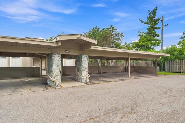Building Photo - 893 Cliffs Dr