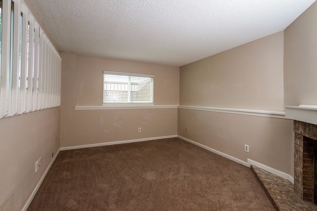 Building Photo - 538 Longfellow Ln