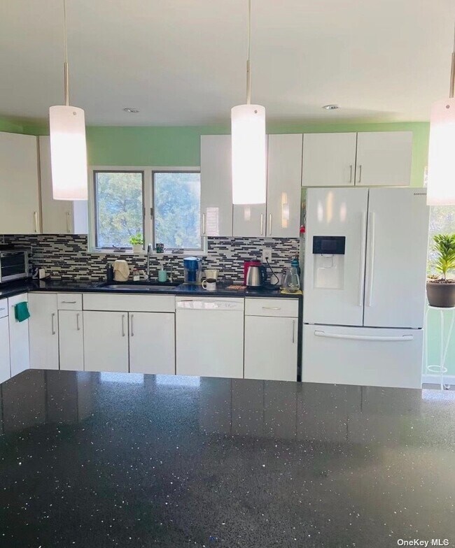 Building Photo - 6 Smith Pl