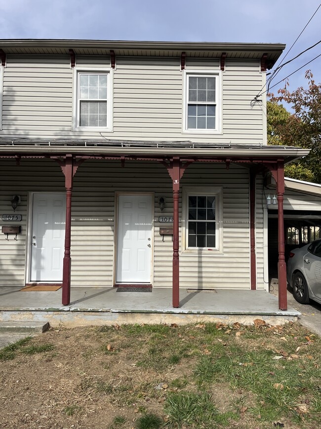 Building Photo - 1077 Main St