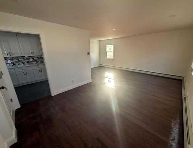Building Photo - 184 E Fulton Ave