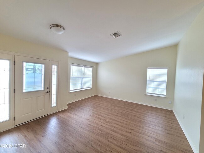 Foto del edificio - 3225 E Azalea Ave
