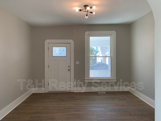 Building Photo - 1125 Churchman Ave