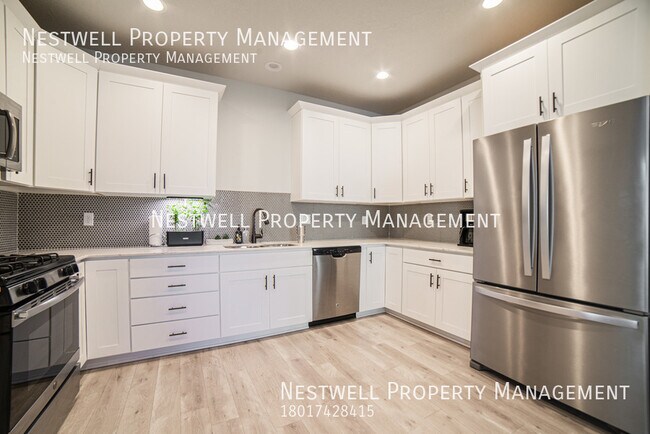 Foto del edificio - Beautiful 3-bed Townhome in Daybreak