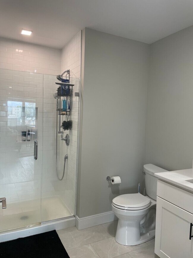 Building Photo - Charming 2 Bedroom-No Broker Fee
